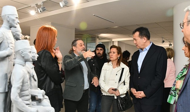 1-onder-1-hayat-heykel-sergisi-acildi.jpg