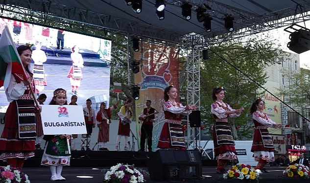 32-uluslararasi-23-nisan-cocuk-senligi-basladi.jpg