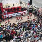 bayraklida-binlerce-cocukla-23-nisan-coskusu.jpg