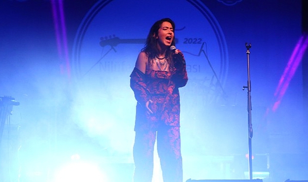 cumhuriyetin-100-yilinda-sahne-genclerin.jpg