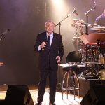 salvatore-adamo-unutulmaz-sarkilariyla-is-sanatta-sahne-aldi.jpg