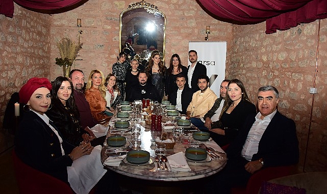 seckin-isimler-dora-magazin-arsavev-iftarinda-bir-araya-geldi.jpg