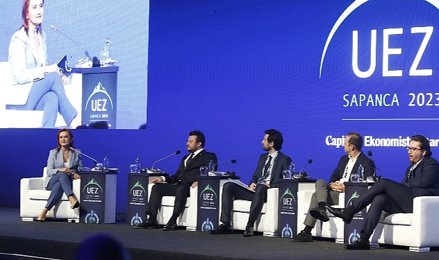 uez-2023te-dunya-genelindeki-inovatif-ve-rekabetci-is-alanlarina-adaptasyon-konusuldu.jpg