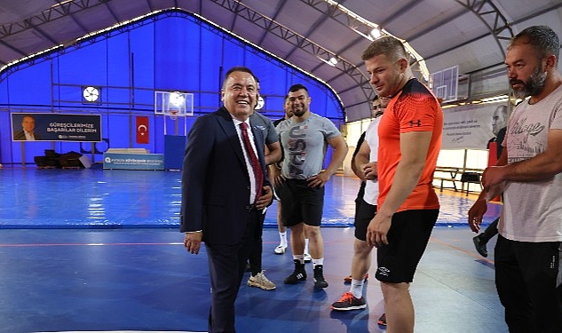 baskan-bocekten-baspehlivanlara-moral-ziyareti.jpg