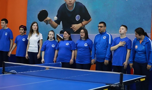 buyuksehirden-ozel-sporcularin-masa-tenisi-turnuvasi.jpg