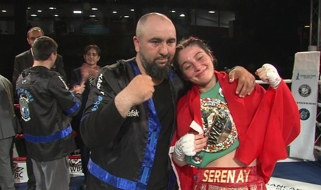 d-smartta-canli-yayinlanan-wbc-sampiyonlar-gecesi-boks-yayininda-tarih-yazildi.jpg