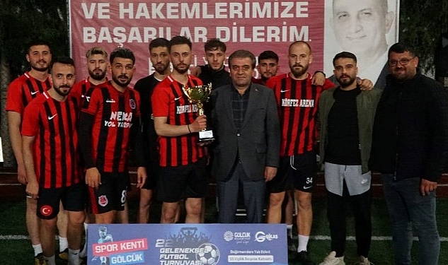 golcuk-belediyesi-22-geleneksel-futbol-soleninde-korfez-arenayi-3-0-yenen-azat-insaat-sampiyon-oldu.jpg