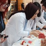 izmirin-balcova-ilcesindeki-ogrenciler-dokuz-eylul-universitesi-dis-hekimligi-fakultesiyle-agiz-ve-dis-sagligina-kavusuyor.jpg