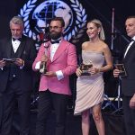izmirli-modaci-vedat-yeteke-buyuk-odul.jpg
