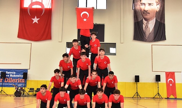 kartepede-duzenlenen-19-mayis-ataturku-anma-genclik-ve-spor-bayrami-buyuk-bir-coskuyla-kutlandi.jpg