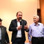 komunist-osman-ciglide-seyirci-ile-bulustu.jpg