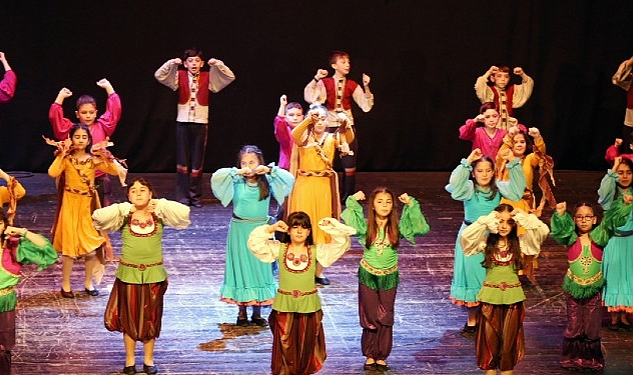 kucukcekmecede-halk-oyunlari-festivaline-buyuk-ilgi.jpg