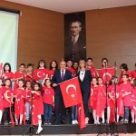 minik-yureklerde-solo-ve-koro-performansi.jpg