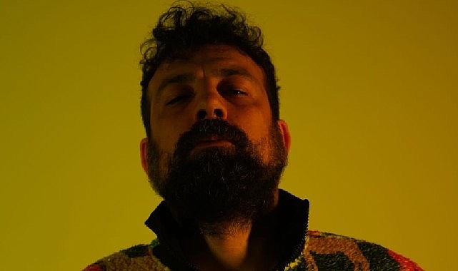 oversize-yeni-sarkisi-geri-gel-ile-dinleyicileri-buyuluyor.jpg