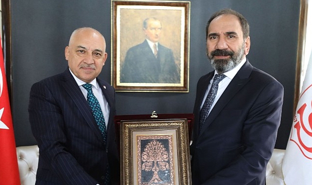 tff-baskani-mehmet-buyukeksi-akademi-ziyaretlerine-demir-grup-sivasspor-ile-devam-etti.jpg