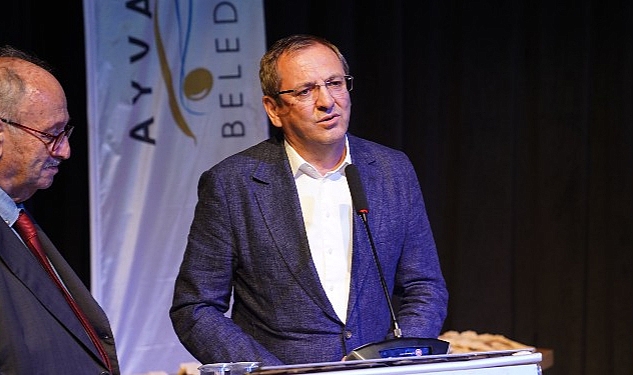 ayvalik-belediye-tiyatrosuna-iki-odul-daha-geldi.jpg