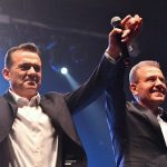 baskan-ozyigit-depremzede-ogrenciler-icin-islak-islak-sarkisini-seslendirdi.jpg