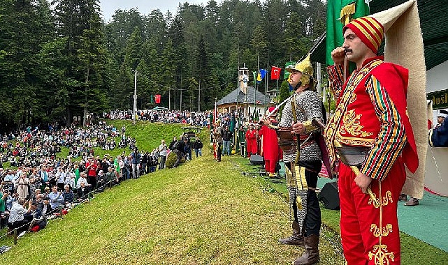 baskan-pekyatirmaci-bosna-hersekte-ayvaz-dede-senliklerine-katildi.jpg