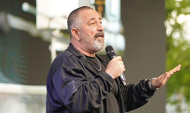 cem-yilmaz-yby-woods-genclik-festivalinde-hem-sanata-hem-kahkahalara-doyurdu.jpg