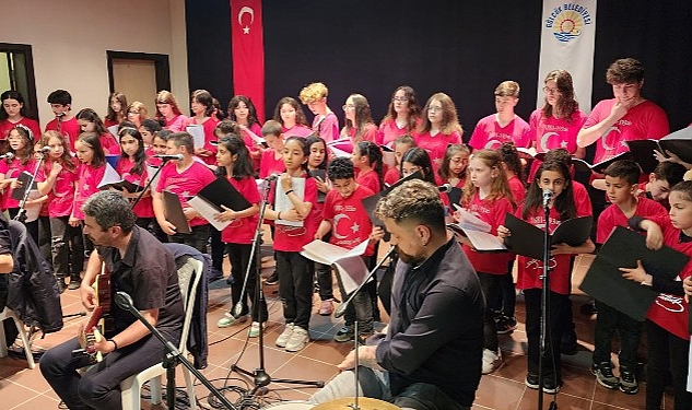 golcuk-belediyesi-cocuk-korosundan-muhtesem-konser.jpg