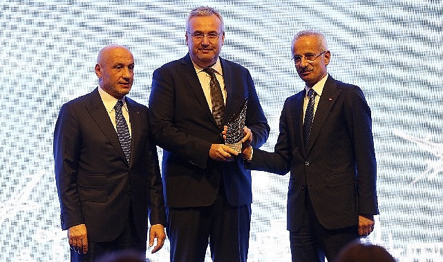 ilklerin-havayolu-corendon-airlines-turkiyenin-ilk-1000-ihracatcisi-listesinde-bir-kez-daha-yer-aldi.jpg