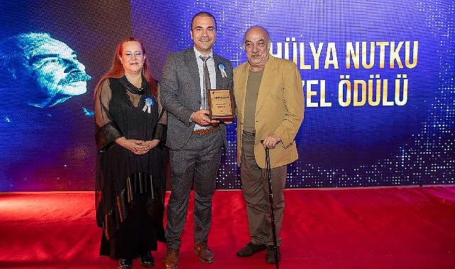 izmir-sehir-tiyatrolarina-6-dalda-ozdemir-nutku-odulu.jpg