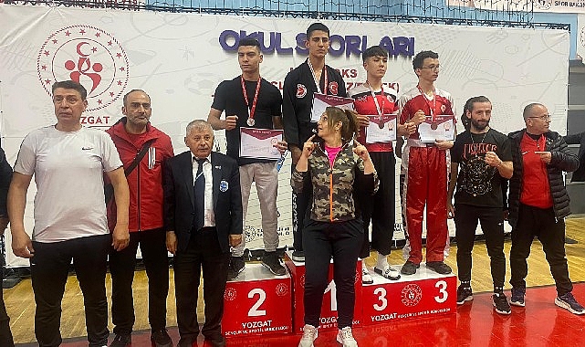 izmirli-ogrencilerden-yeni-madalyalar.jpg