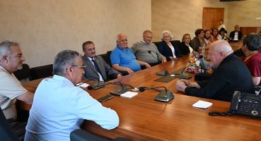 Kemer Belediyesi Gönüllü Halk Korosu'ndan Başkan Topaloğlu'na teşekkür ziyareti