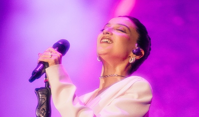 melike-sahin-goz-alici-bir-geceye-imza-atti.jpg