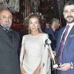 semih-sarialioglu-odulunu-unlulerle-kutladi.jpg
