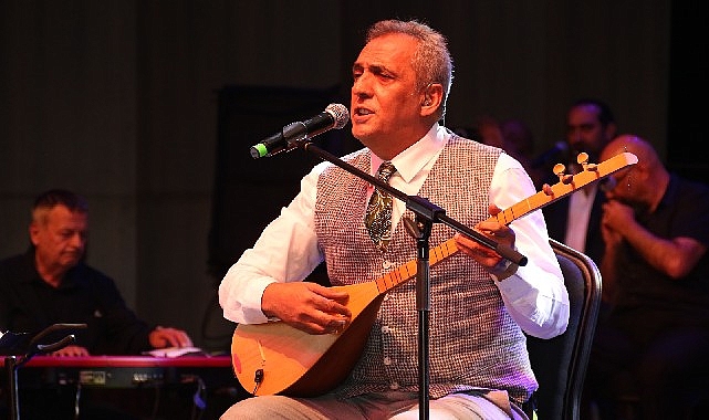 asik-veyselin-turkuleri-yavuz-bingol-tarafindan-kocaelide-seslendirildi.jpg