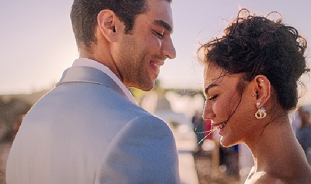 ask-dolu-yaz-gunleri-icin-netflixte-askin-mevsimi-yazdir.jpg