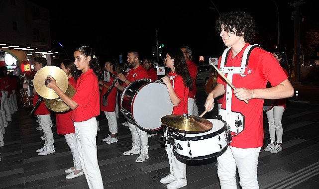 cumhuriyet-bandosundan-kemerde-konser.jpg