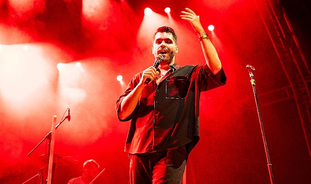 emir-can-igrekten-yby-woodsta-unutulmaz-performans.jpg