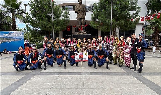 inegol-belediyesi-halk-danslari-toplulugu-akcaabat-festivaline-renk-katti.jpg