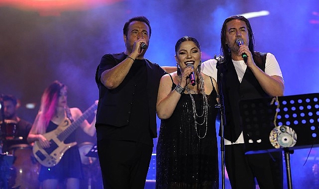 istanbul-festivalinde-izel-celik-ercan-ve-90lar-gecesi-ile-gecmise-yolculuk.jpg