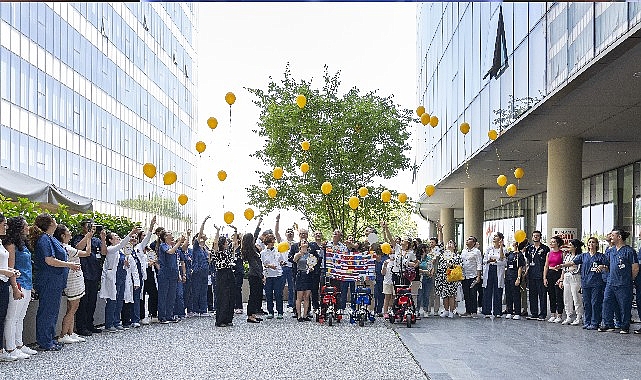 koc-universitesi-hastanesi-cocukluk-cagi-kanserleri-farkindaligi-icin-jim-clarahani-agirladi.jpg