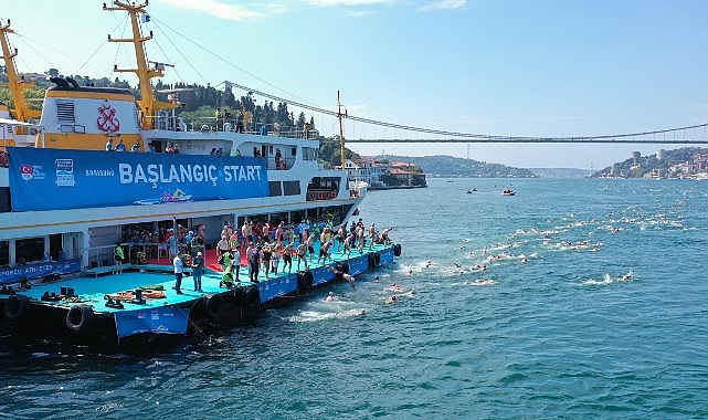35-samsung-bogazici-kitalararasi-yuzme-yarisinda-yuzuculer-kitalari-birlestirdi.jpg
