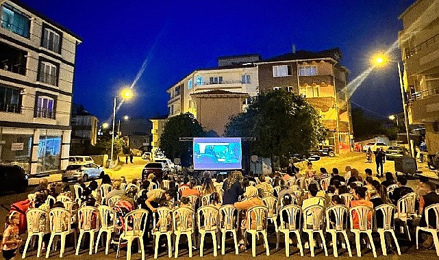acik-havada-yaz-sinemasi.jpg