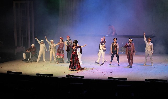 harbiye-acik-havada-12-gece-ruzgari-esti.jpg
