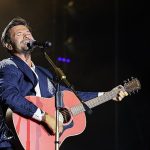 ilk-performansiyla-buyuk-ilgi-goren-yalin-gitar-adam-26-agustosta-yeniden-parkormanda.jpg