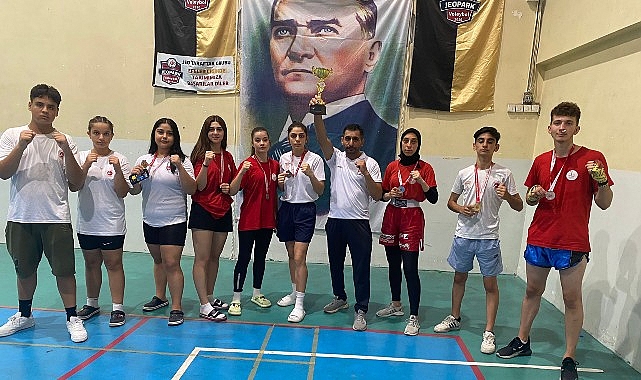 kick-boksta-bayrakli-farki-bayraklili-gencler-iller-arasi-sampiyonada-7-derece-kazandi.jpg