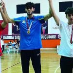 seferihisar-belediye-sporculari-taekwondo-arenasinda-parliyor.jpg
