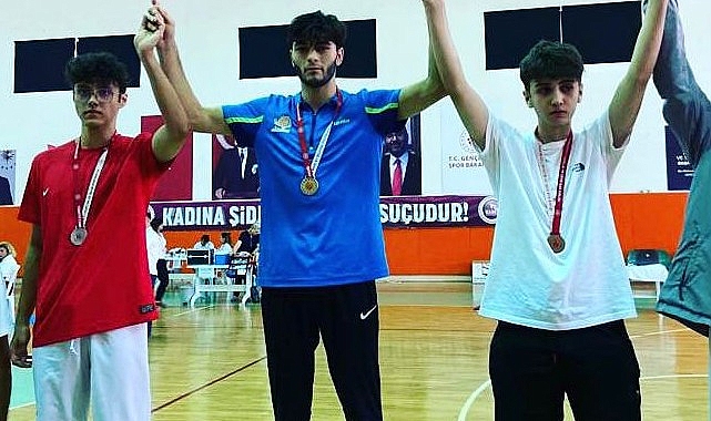 seferihisar-belediye-sporculari-taekwondo-arenasinda-parliyor.jpg