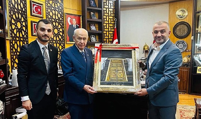 tarihi-ve-kutsal-mekanlar-ile-buyuleyen-sergi-amine-sultan-tanin-ruh-u-revan-sergisi.jpg