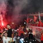 yenisehir-belediyesi-zaferin-coskusunu-sokaklara-tasidi.jpg