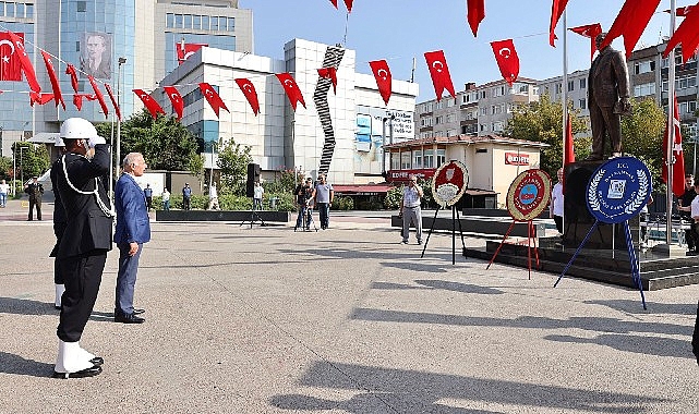 zafer-bayrami-bayrampasada-torenle-kutlandi.jpg