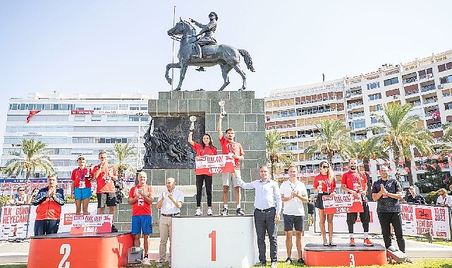 9-eylul-izmir-yari-maratonunda-kurtulus-coskusu.jpg
