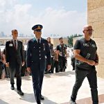 ataturk-filminin-yonetmeni-atanin-huzurunda.jpg