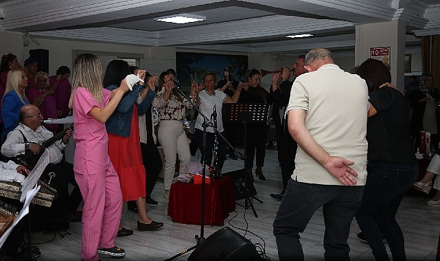 gonul-kosku-huzurevi-koro-konseriyle-eglendi.jpg